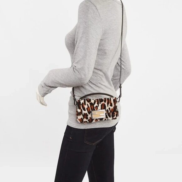 Fendi White/Brown/Black Leopard Print Calf Hair Baguette Crossbody Phone Bag ... - Picture 2 of 10